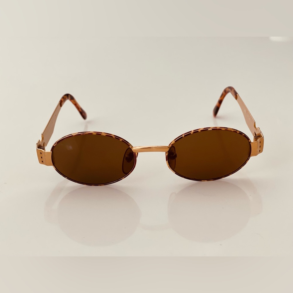 Byblos Italian Unique Vintage Sunglasses Brown Oval.
